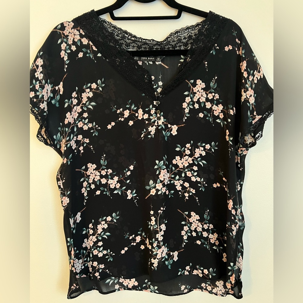 Zara Short Sleeve Top (Black floral with lace detail) Size S